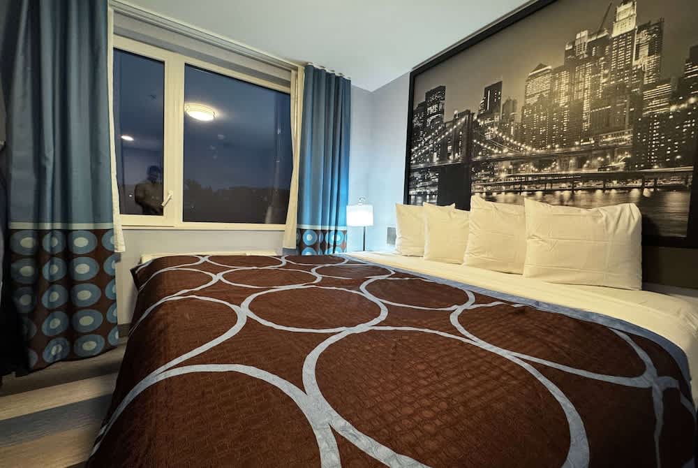Super 8 by Wyndham Brooklyn Fulton Street Broadway Junction 3