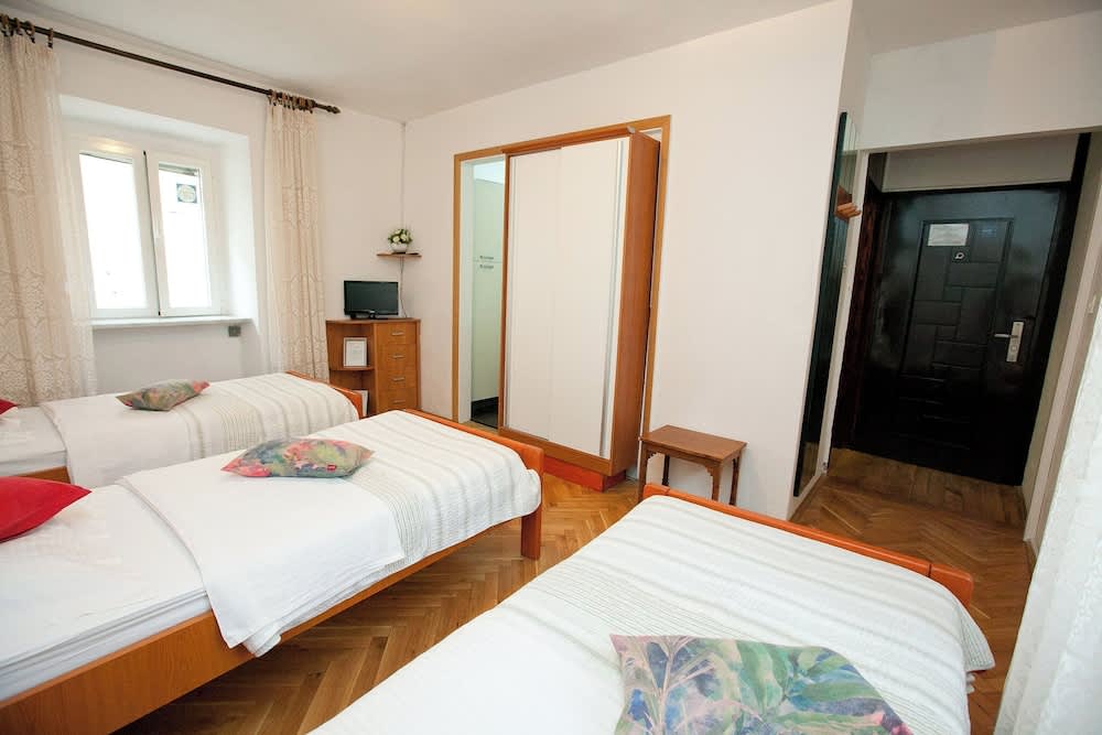Victoria apt Old Town by Adex Travel 2