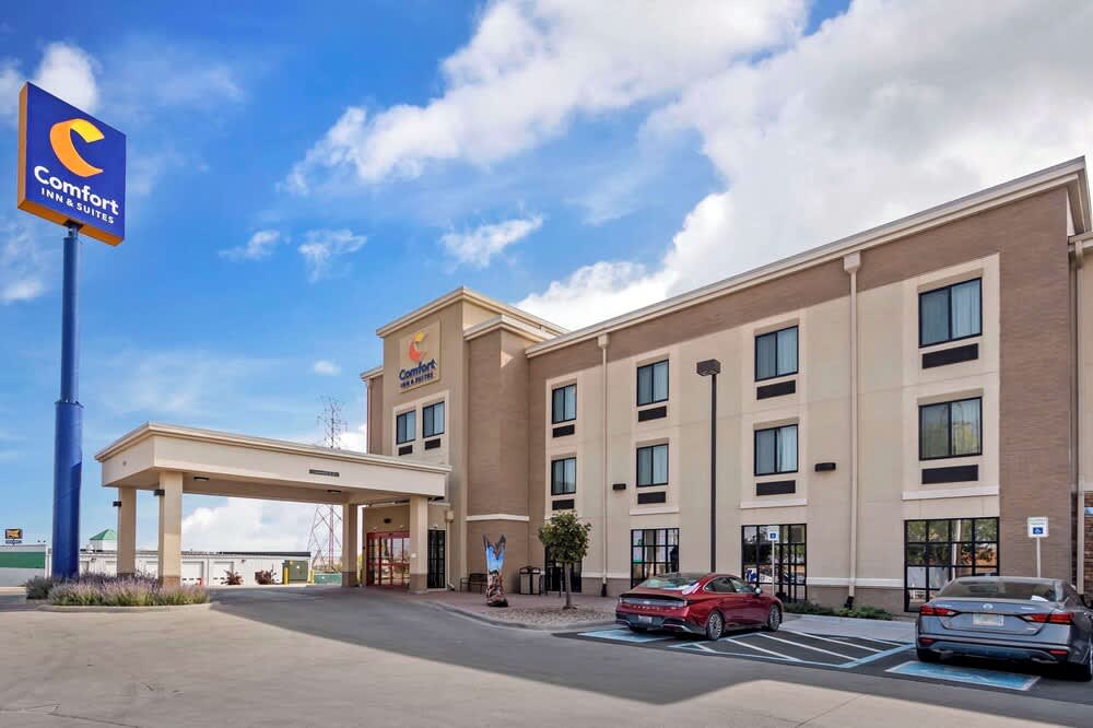 Comfort Inn & Suites 1