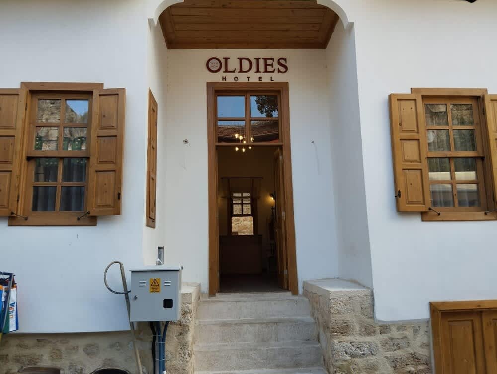 Oldies Hotel Bistro Restaurant 2