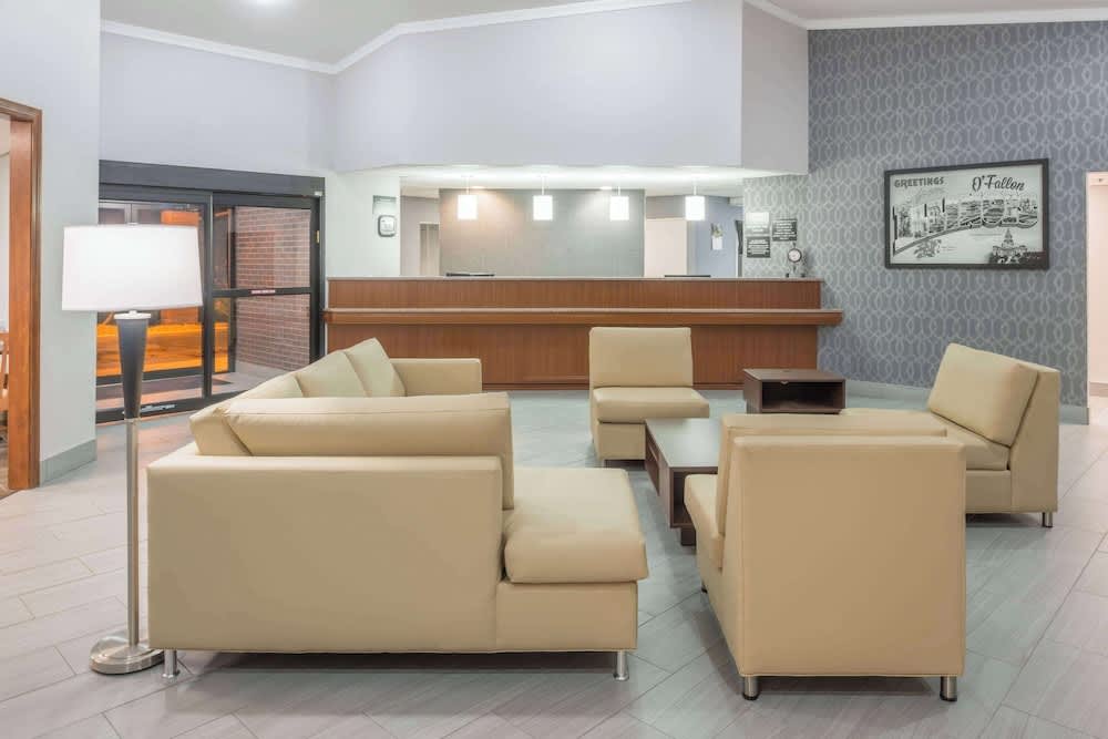 Super 8 by Wyndham O'Fallon 2