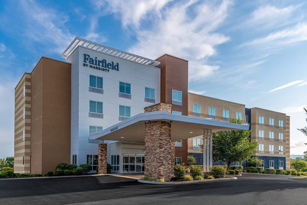 Fairfield Inn & Suites by Marriott Martinsburg 1