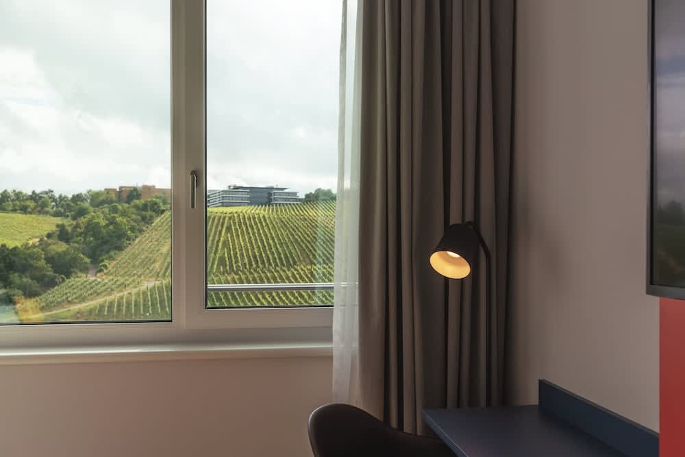 Holiday Inn - the niu, Form Stuttgart Feuerbach by IHG 2