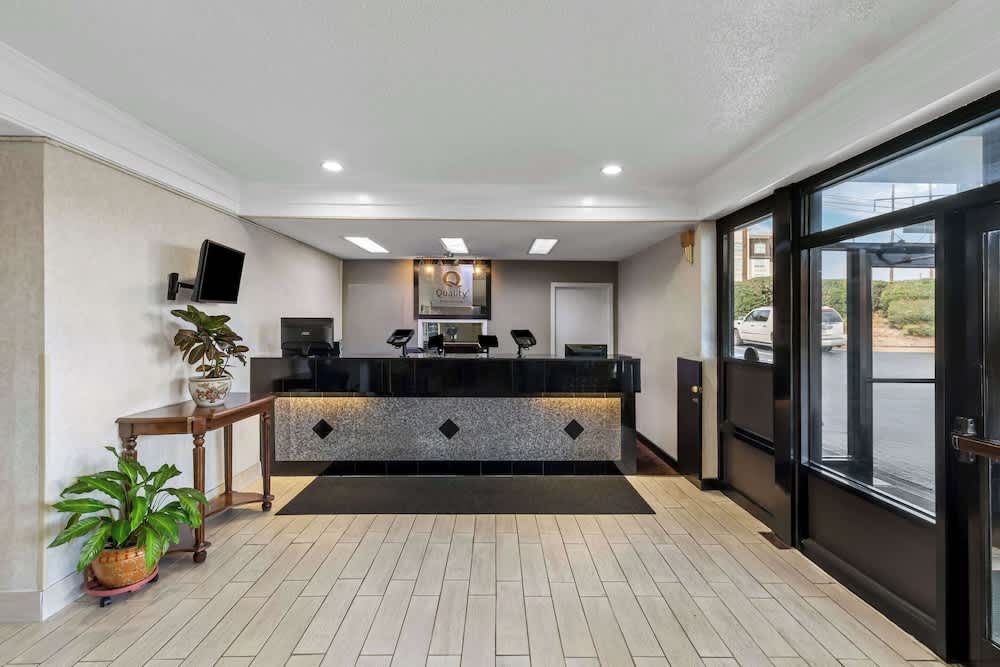 Quality Inn Marietta near Dobbins ARB 5