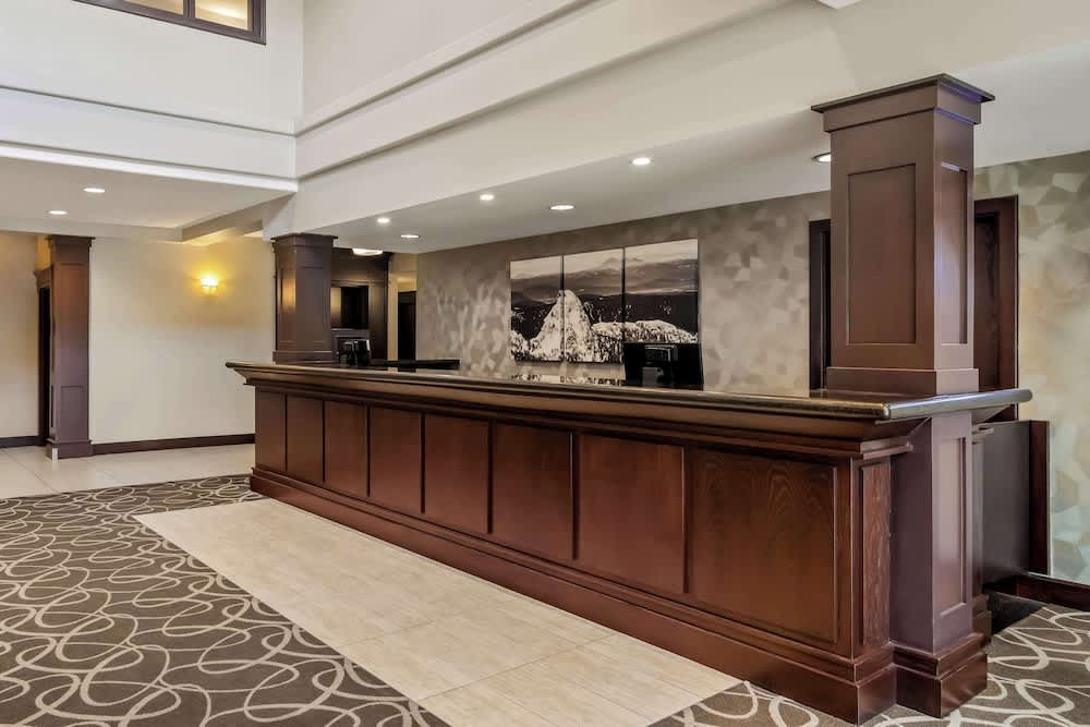 Best Western Plus Pitt Meadows Inn & Suites 2