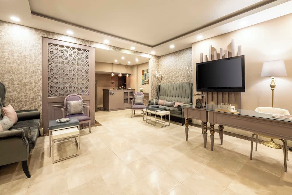 Raymond Hotel Old City 4