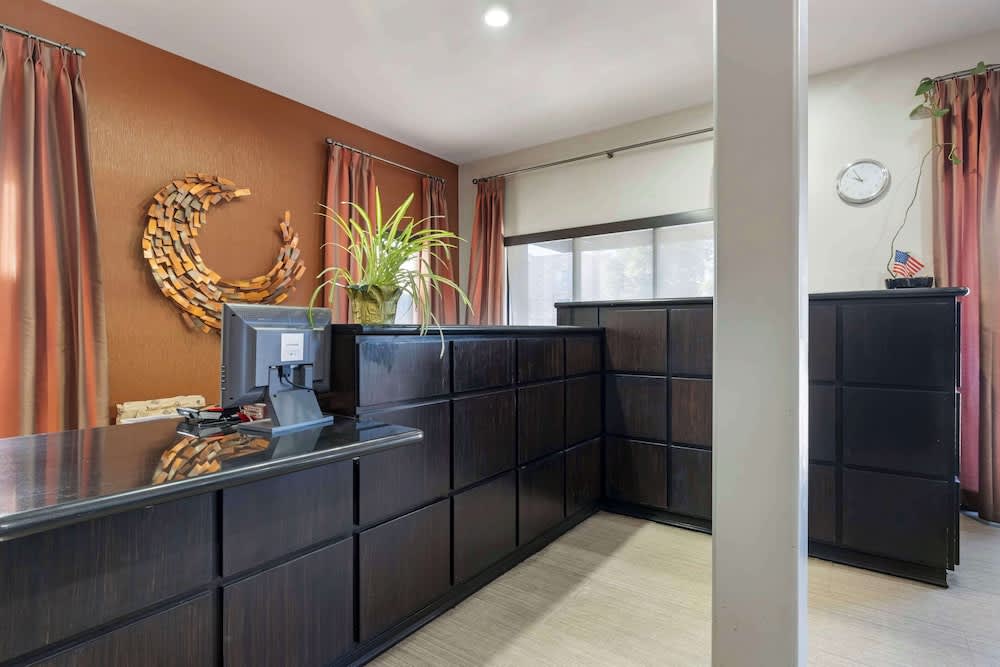 Best Western Royal Palace Inn & Suites 5