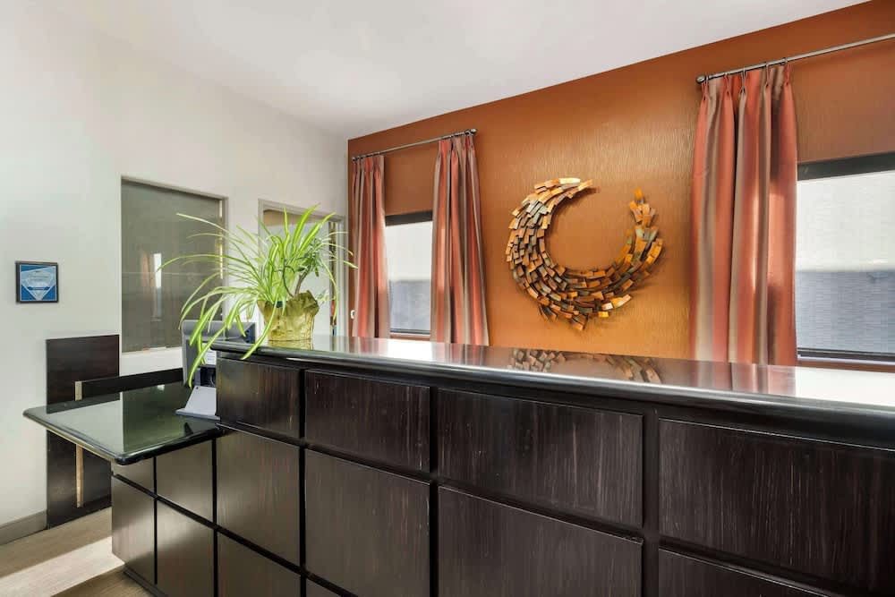 Best Western Royal Palace Inn & Suites 3