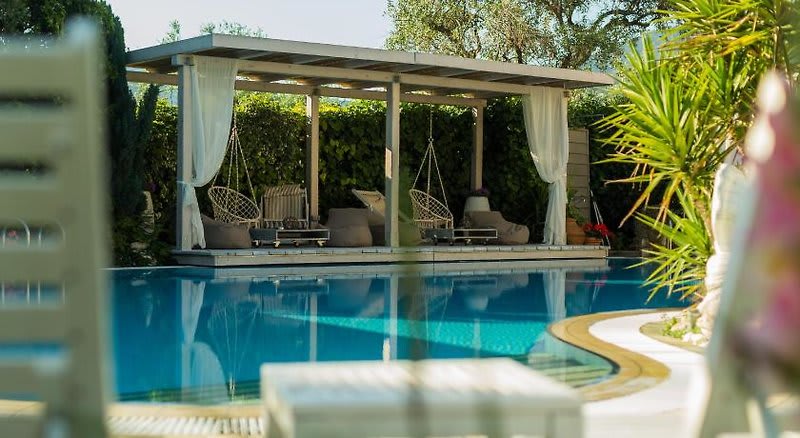 Nikoleta Hotel and Villas 2