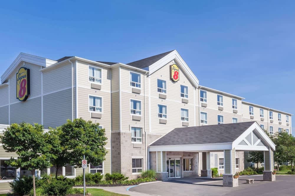 Super 8 by Wyndham Peterborough 1