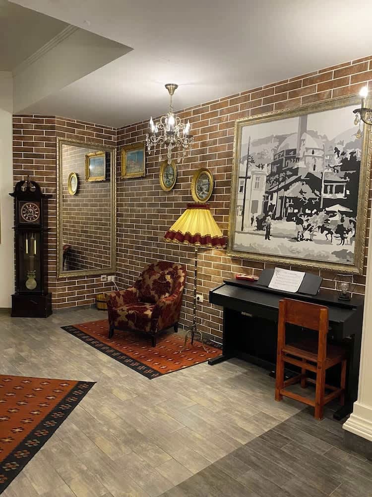 Theranda Hotel 2