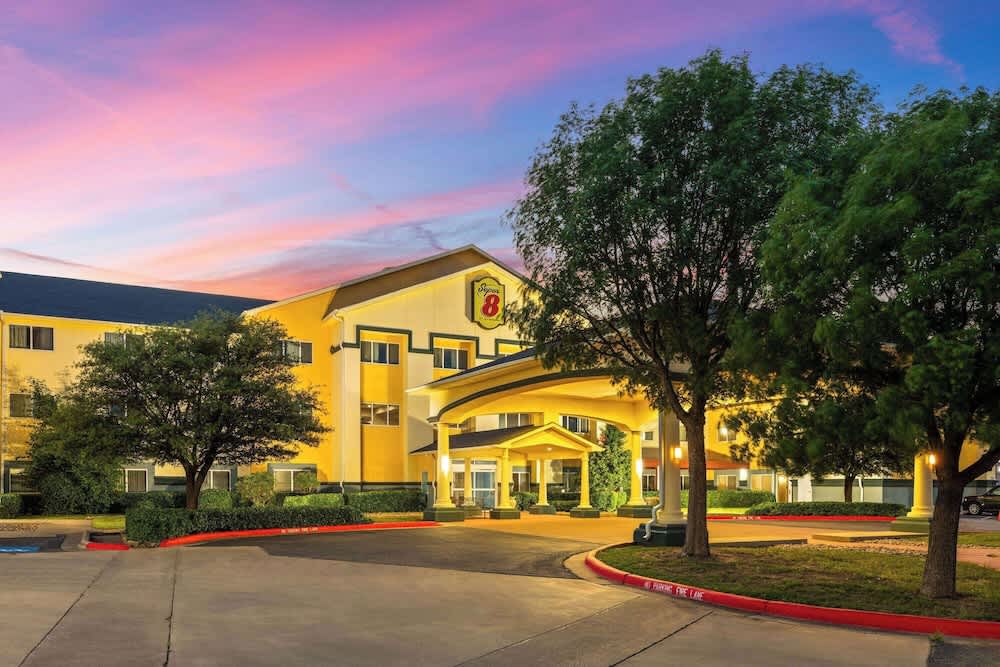 Super 8 by Wyndham Lubbock West 1