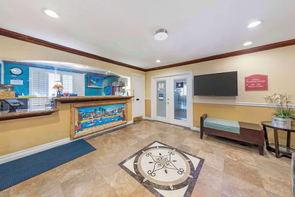 Best Western Harbour Inn & Suites Huntington - Sunset Beach 2