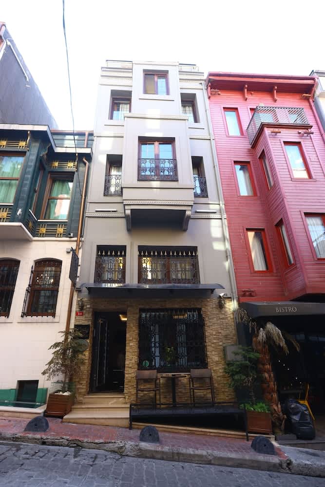 Zendy Suite Hotel 1