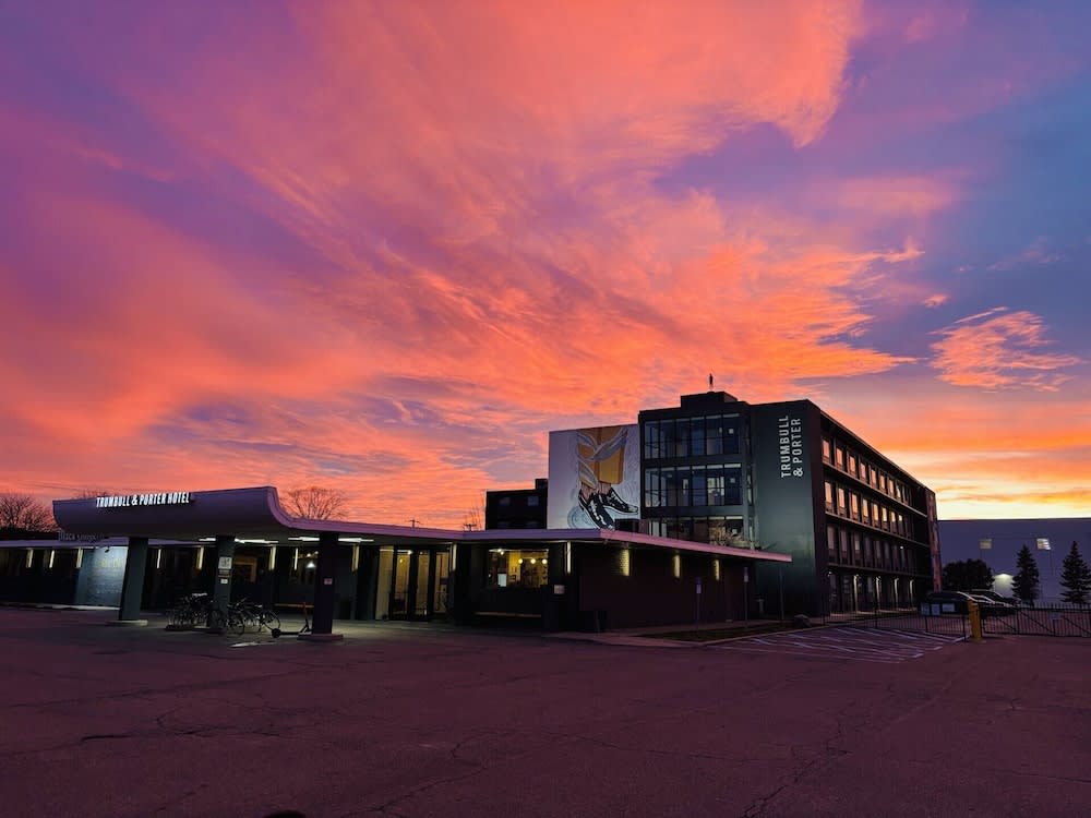 Trumbull and Porter Hotel 1