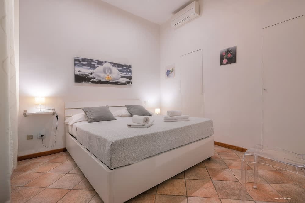 Wine Apartments Florence Moscato 1