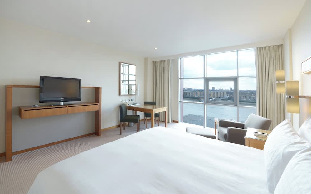 Canary Riverside Plaza Hotel 1