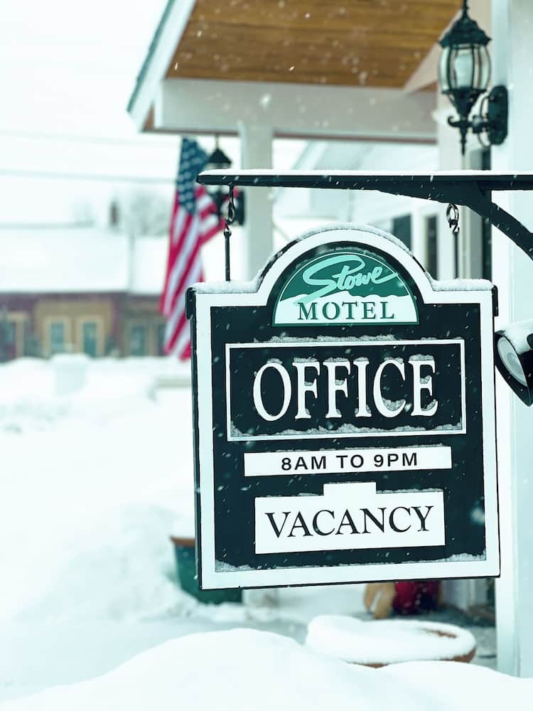 Stowe Motel & Snowdrift 2