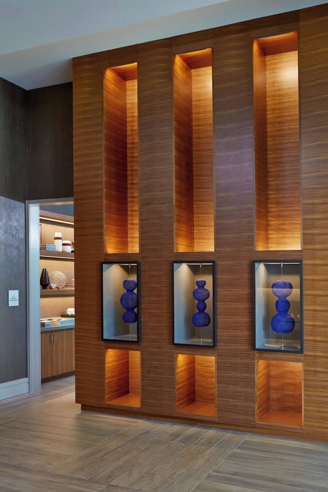 AC Hotel by Marriott Atlanta Buckhead at Phipps Plaza 4