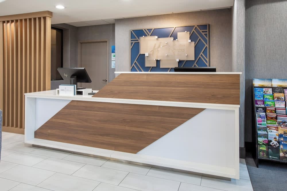 Holiday Inn Express & Suites LATHROP by IHG 2