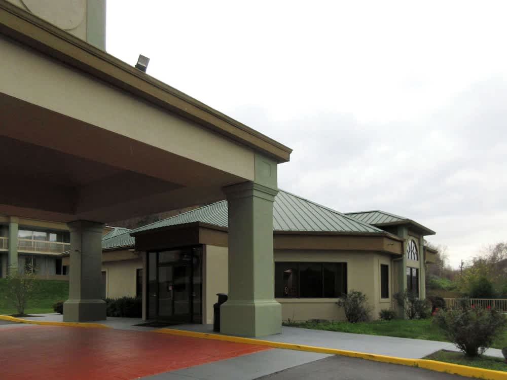 OYO Hotel Harriman near I-40 1
