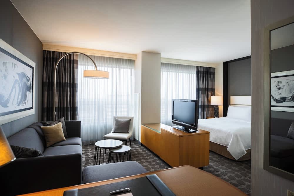 Renaissance Chicago O'Hare Suites Hotel 1