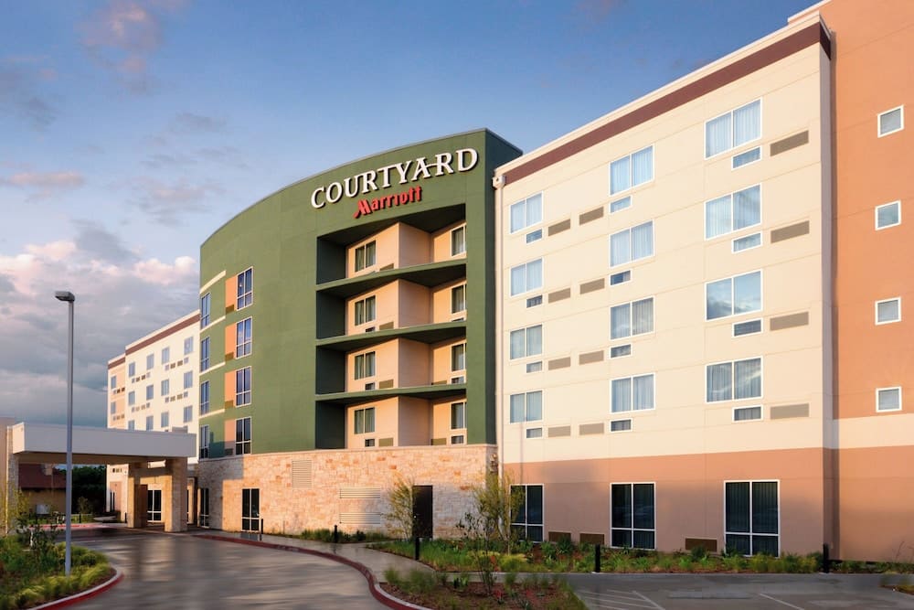 Courtyard by Marriott Dallas Plano/The Colony 1