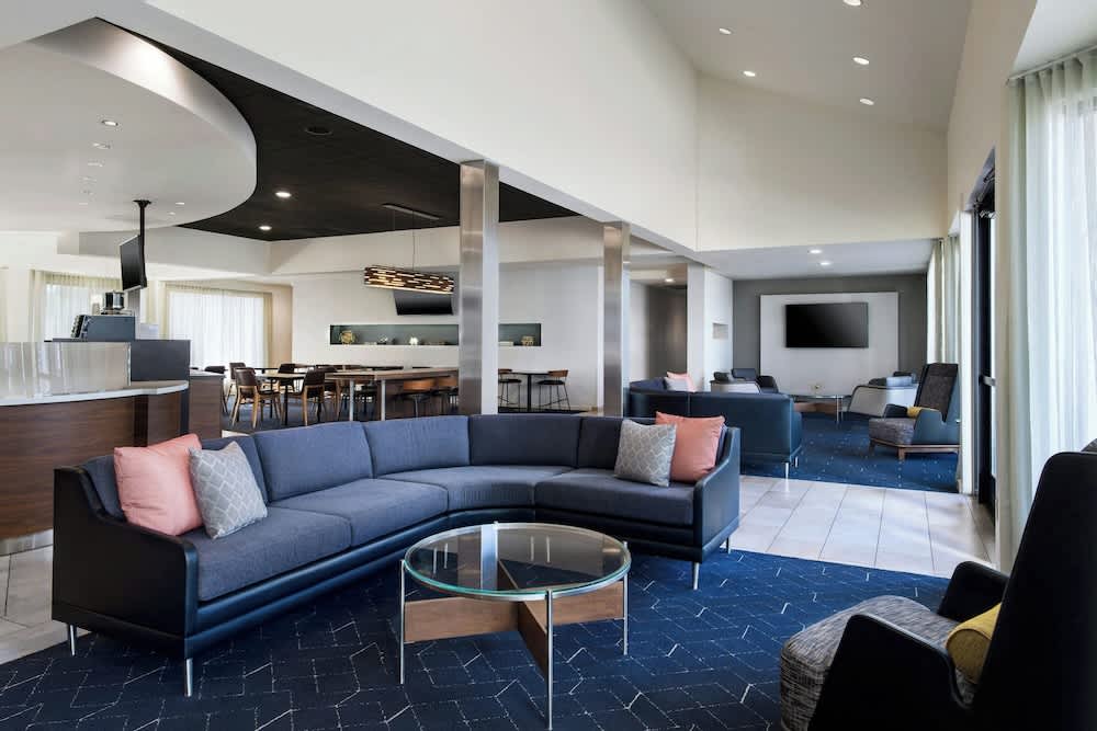 Courtyard by Marriott Phoenix Airport 2