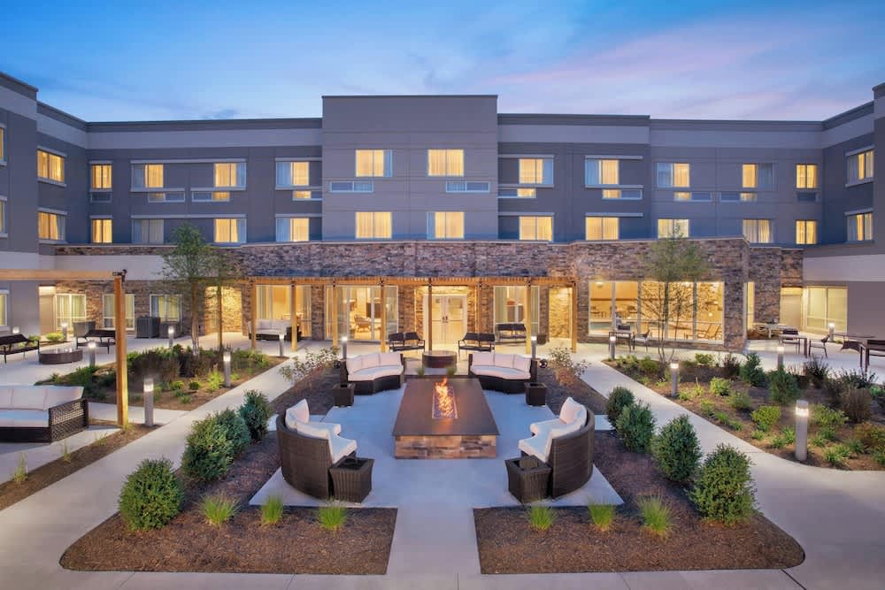 Courtyard by Marriott Wayne Fairfield 1