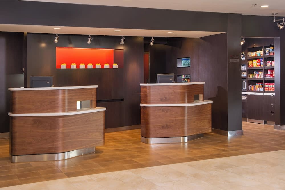 Courtyard by Marriott Richmond West 2