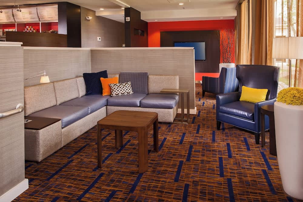 Courtyard by Marriott Richmond West 5