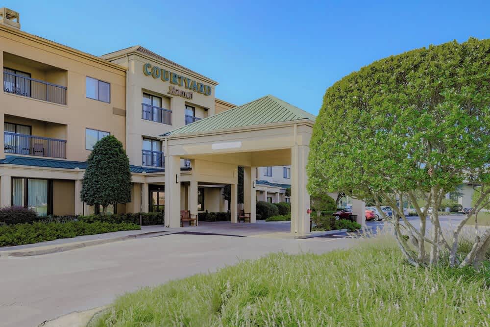 Courtyard by Marriott Monroe Airport 1