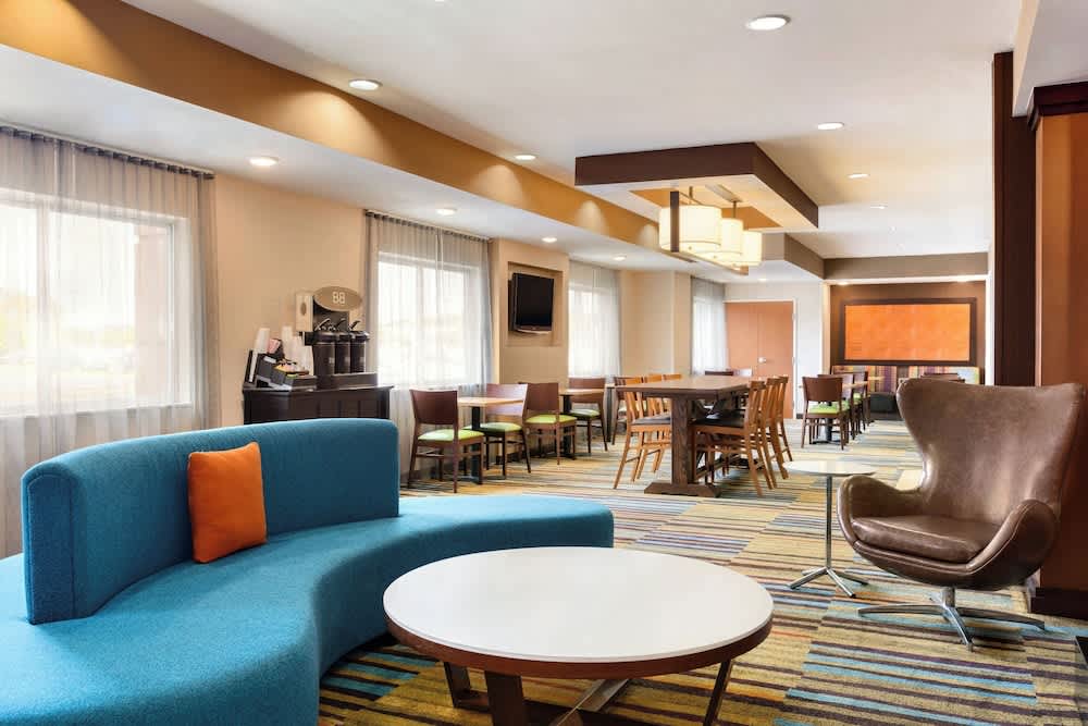 Fairfield Inn & Suites by Marriott Toledo Maumee 2