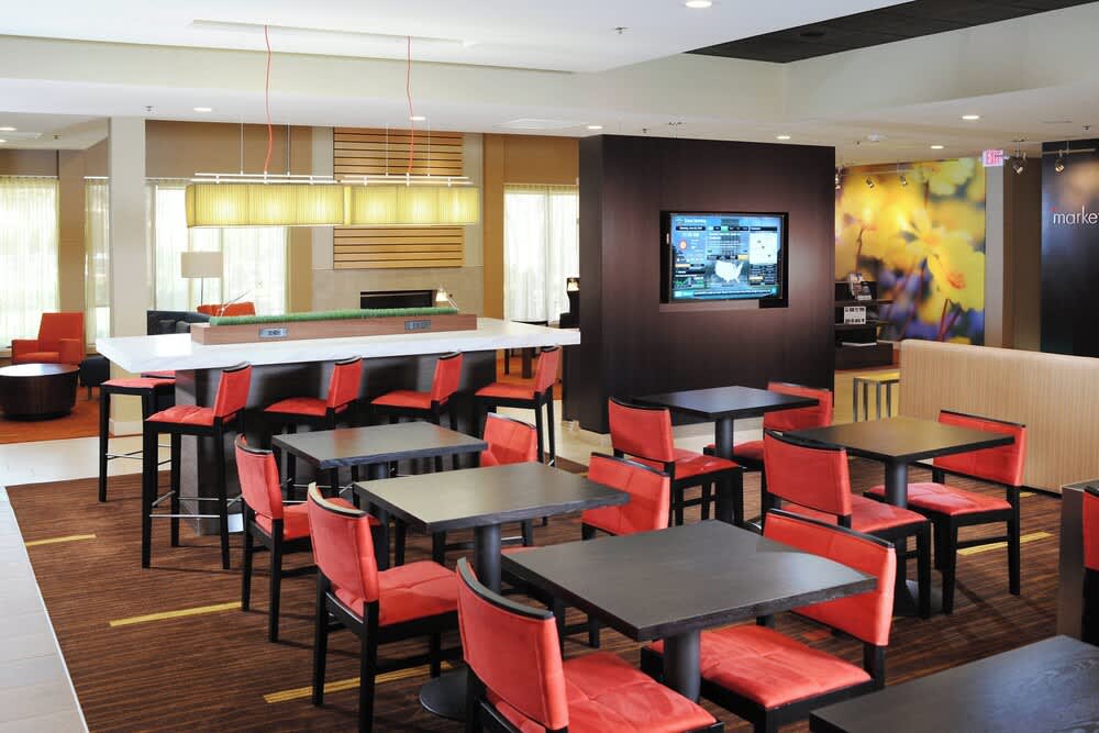 Courtyard by Marriott Houston Hobby Airport 2