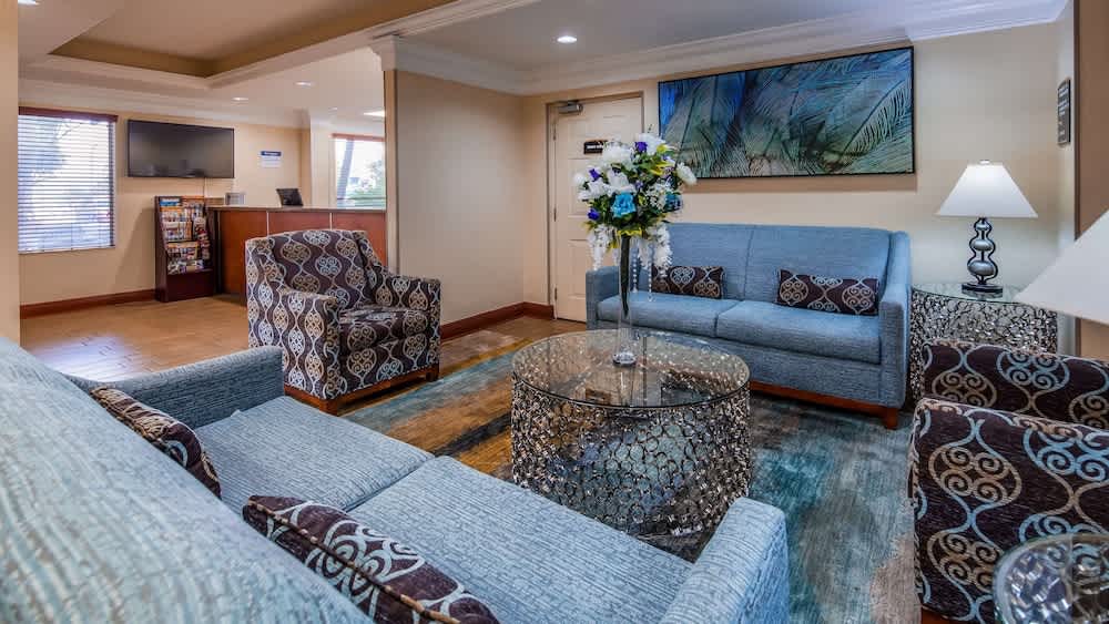 Best Western Plus Bradenton Hotel & Suites 2