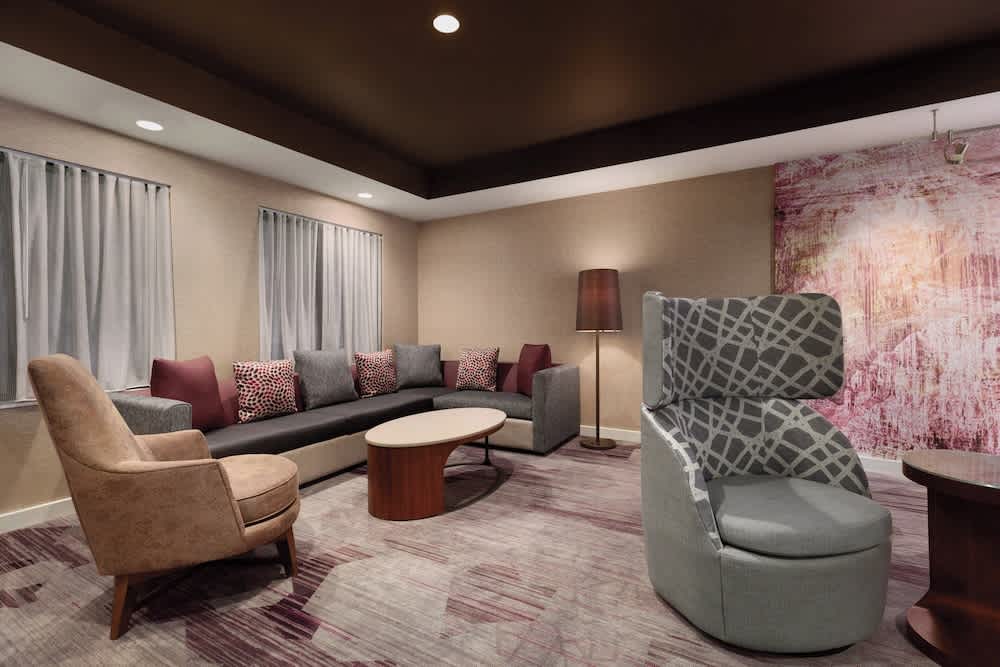 Courtyard by Marriott Topeka 2