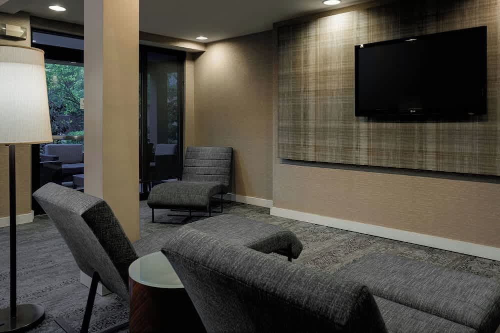 Courtyard by Marriott Springfield 2