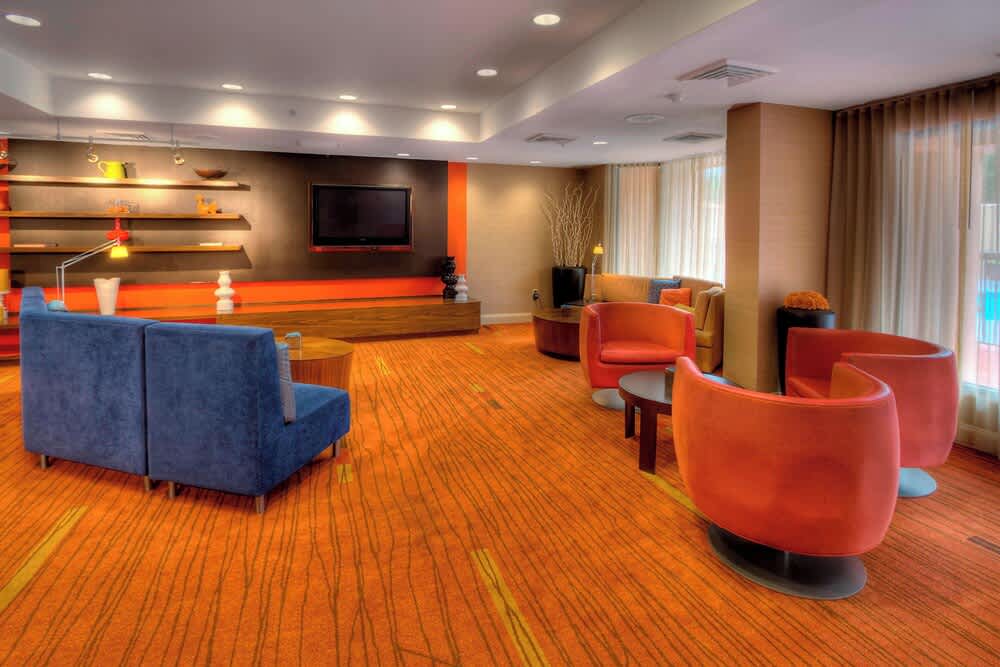 Courtyard by Marriott Burlington 2