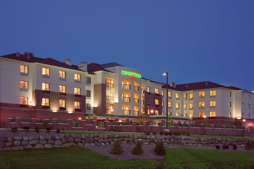Courtyard by Marriott Madison East 1