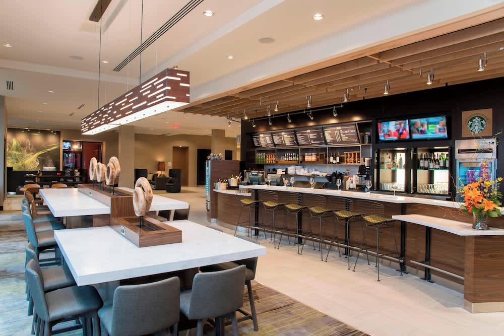 Courtyard by Marriott Holland Downtown 1