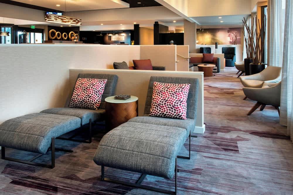Courtyard by Marriott Chicago Naperville 2