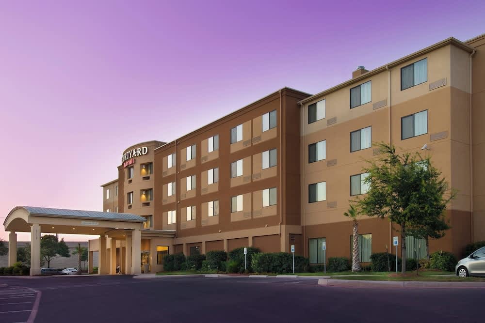 Courtyard by Marriott San Antonio Lackland 1