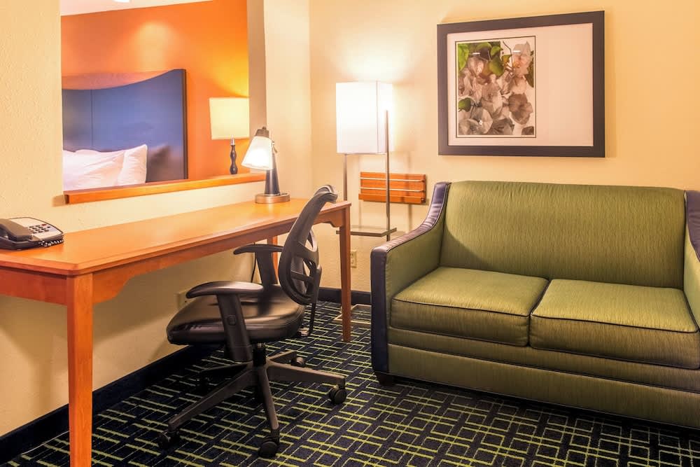 Fairfield Inn & Suites Canton 5