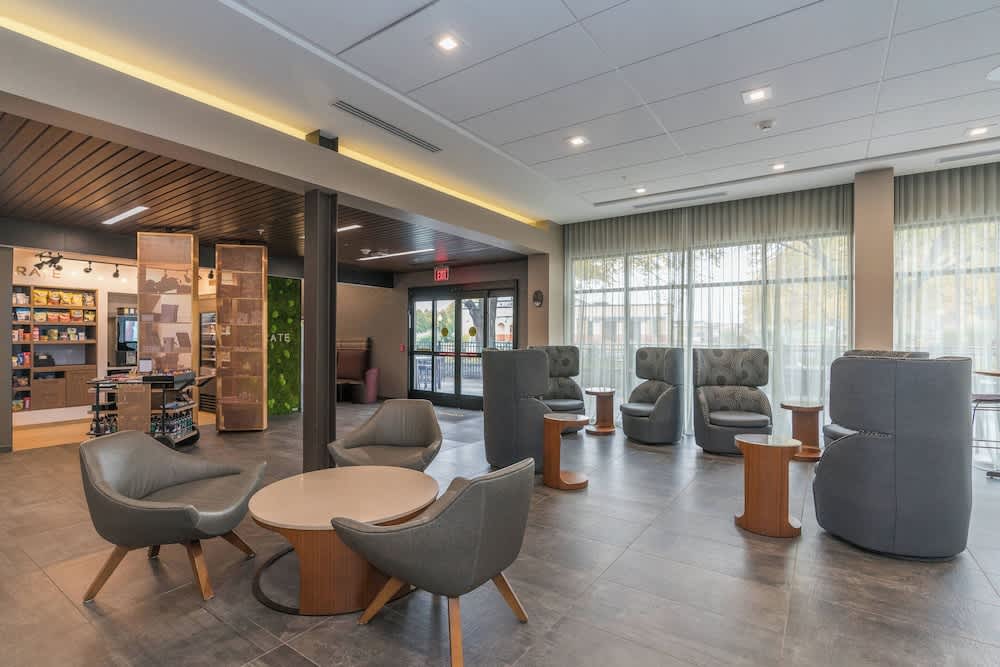 Courtyard by Marriott West Springfield 2