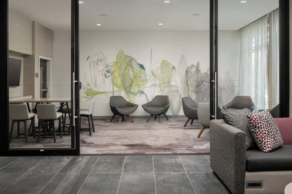 Courtyard by Marriott Portland East 2