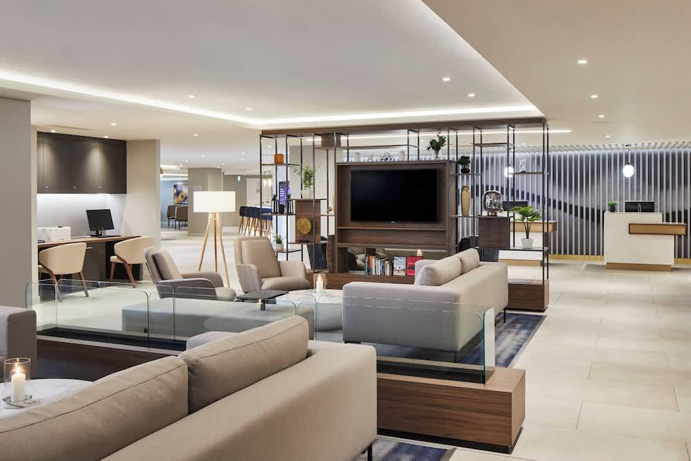 Courtyard by Marriott London Heathrow Airport 2