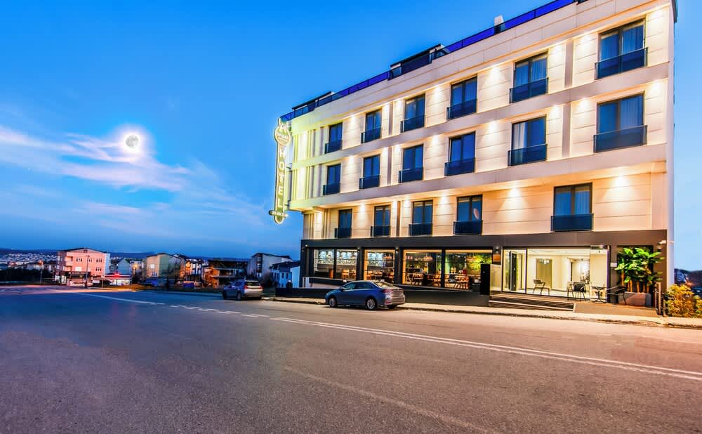 Heaven Premium Hotel Restaurant & Airport Shuttle 1