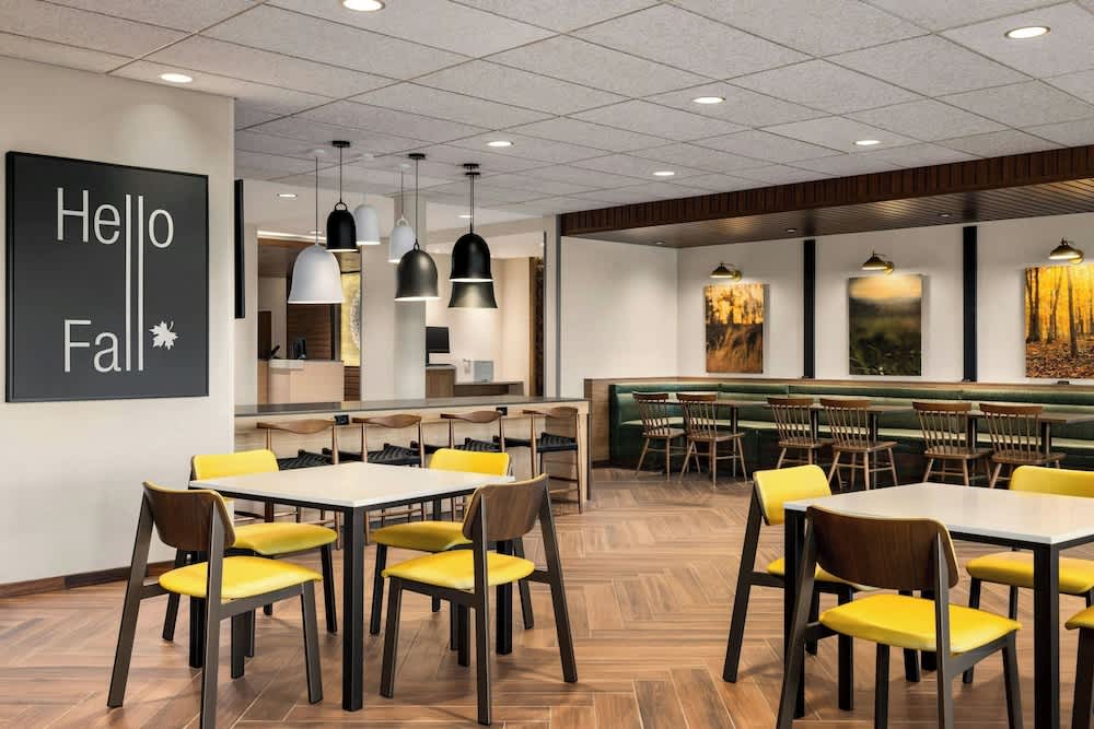 Fairfield by Marriott Inn & Suites Bethlehem PA 2