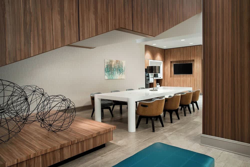 Delta Hotels by Marriott Richmond Downtown 5