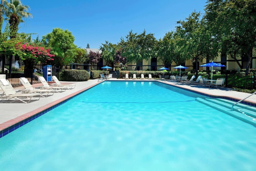 Four Points by Sheraton Bakersfield 1